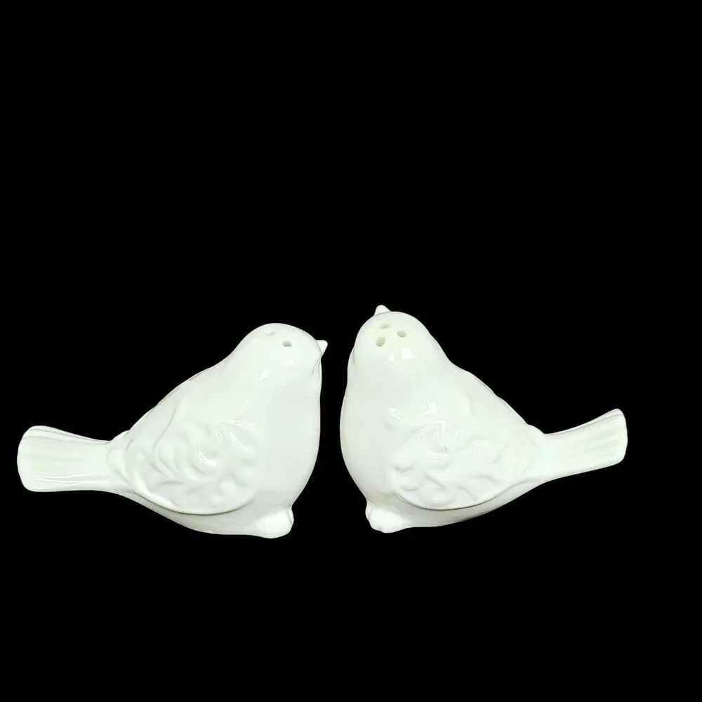 Pier 1 Imports Birds Chickadees Ceramic White‎ Glazed Salt Pepper Shakers